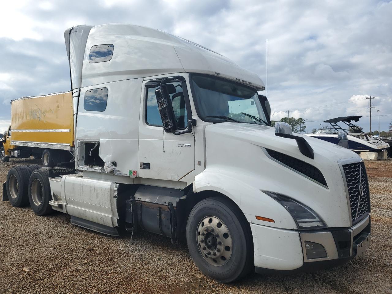 Salvage Volvo Vn Image