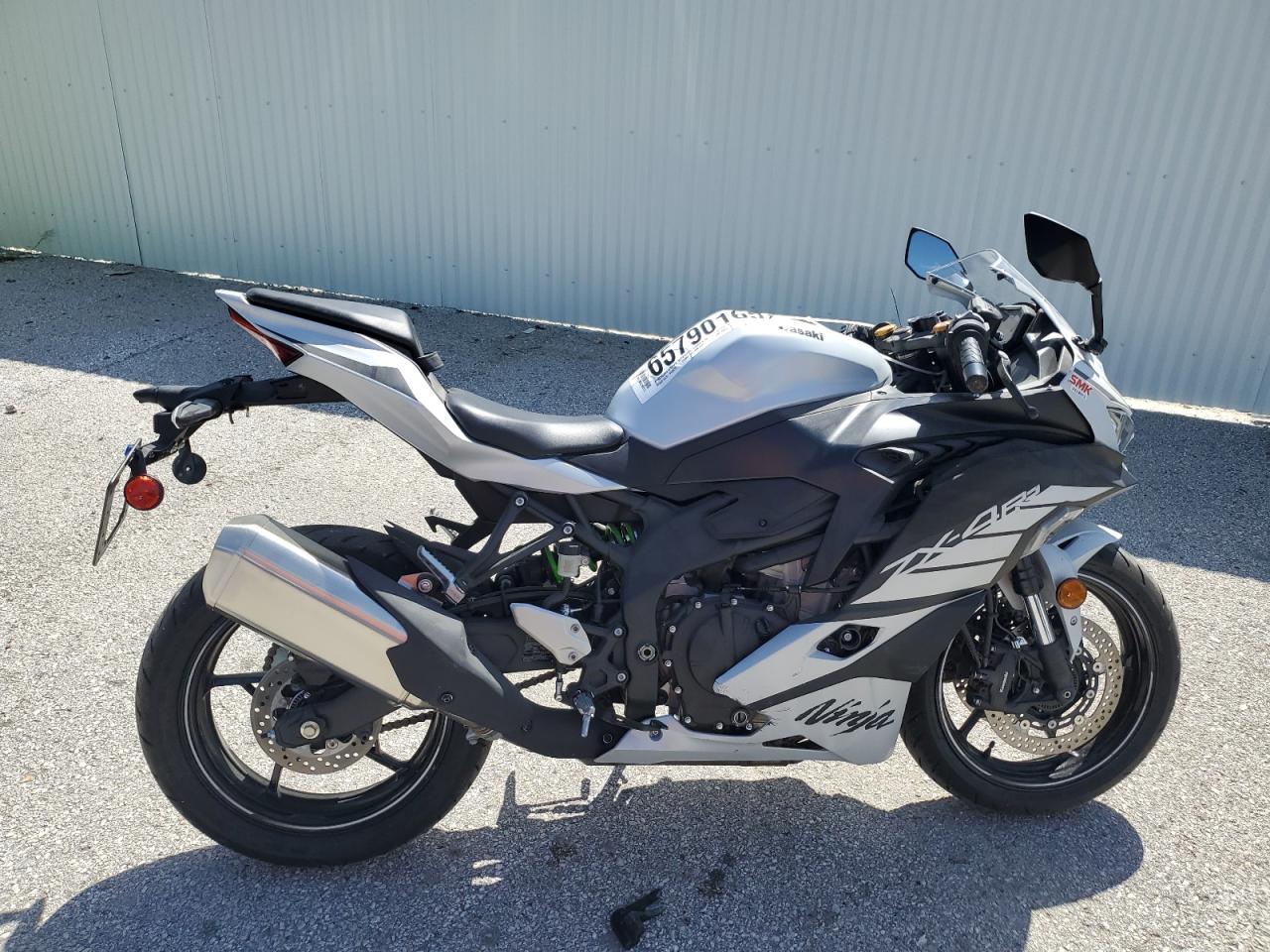 Salvage Kawasaki Zx400 S Image