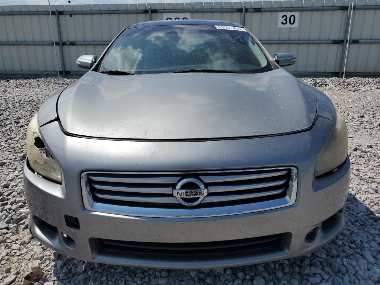 Nissan Maxima S