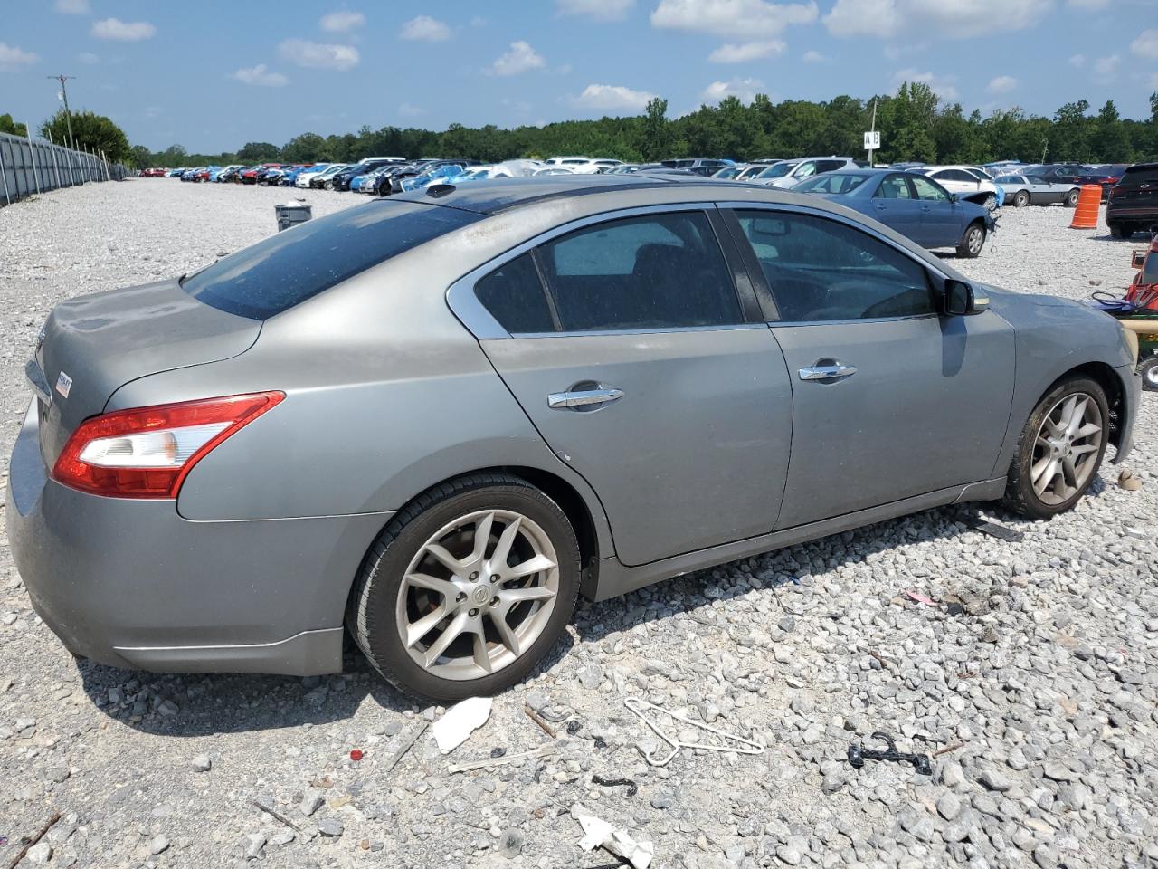Nissan Maxima S
