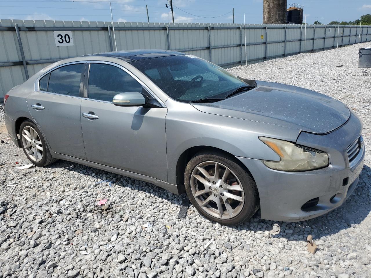 Nissan Maxima S