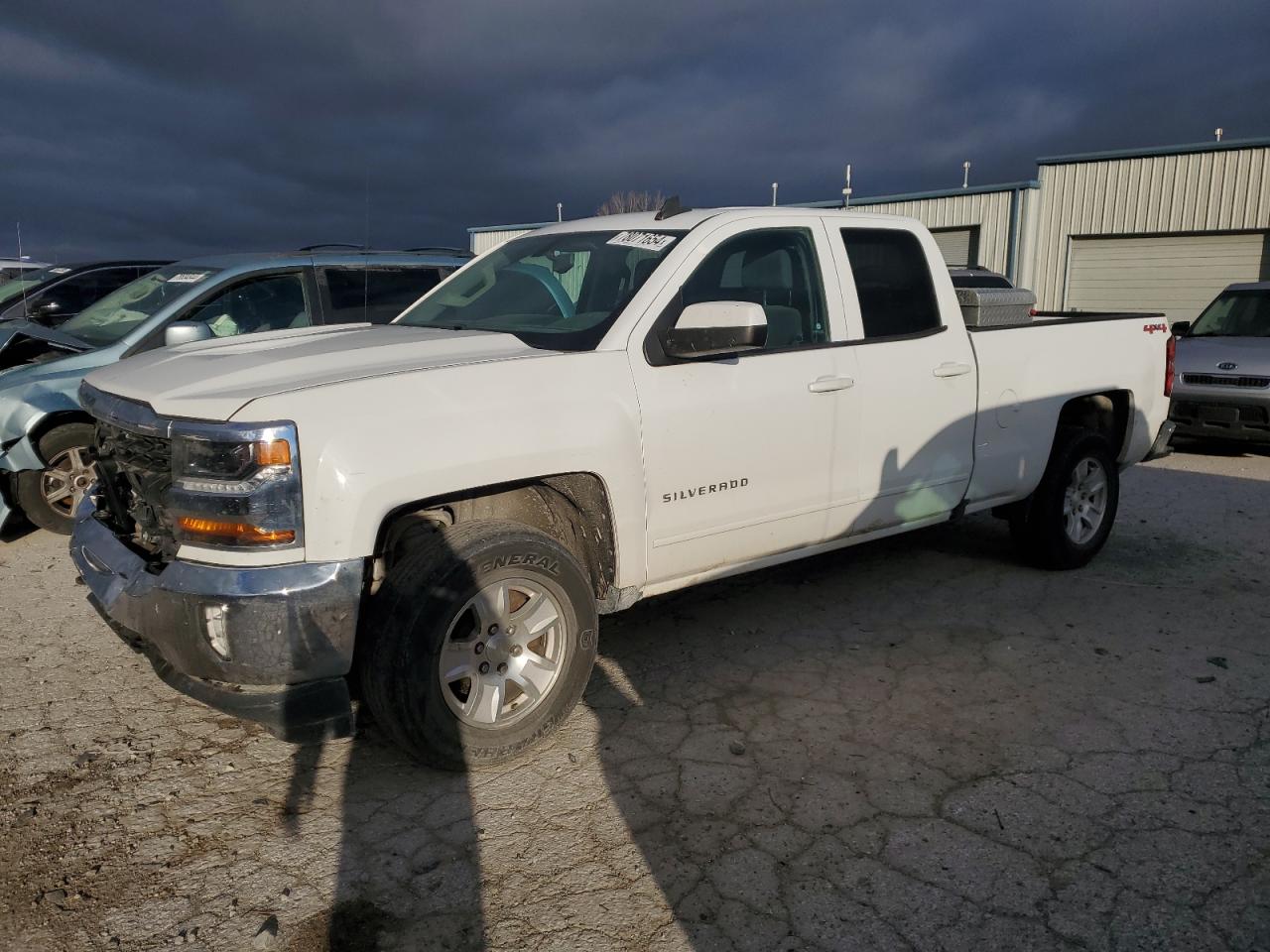 Salvage Chevrolet Silverado Image
