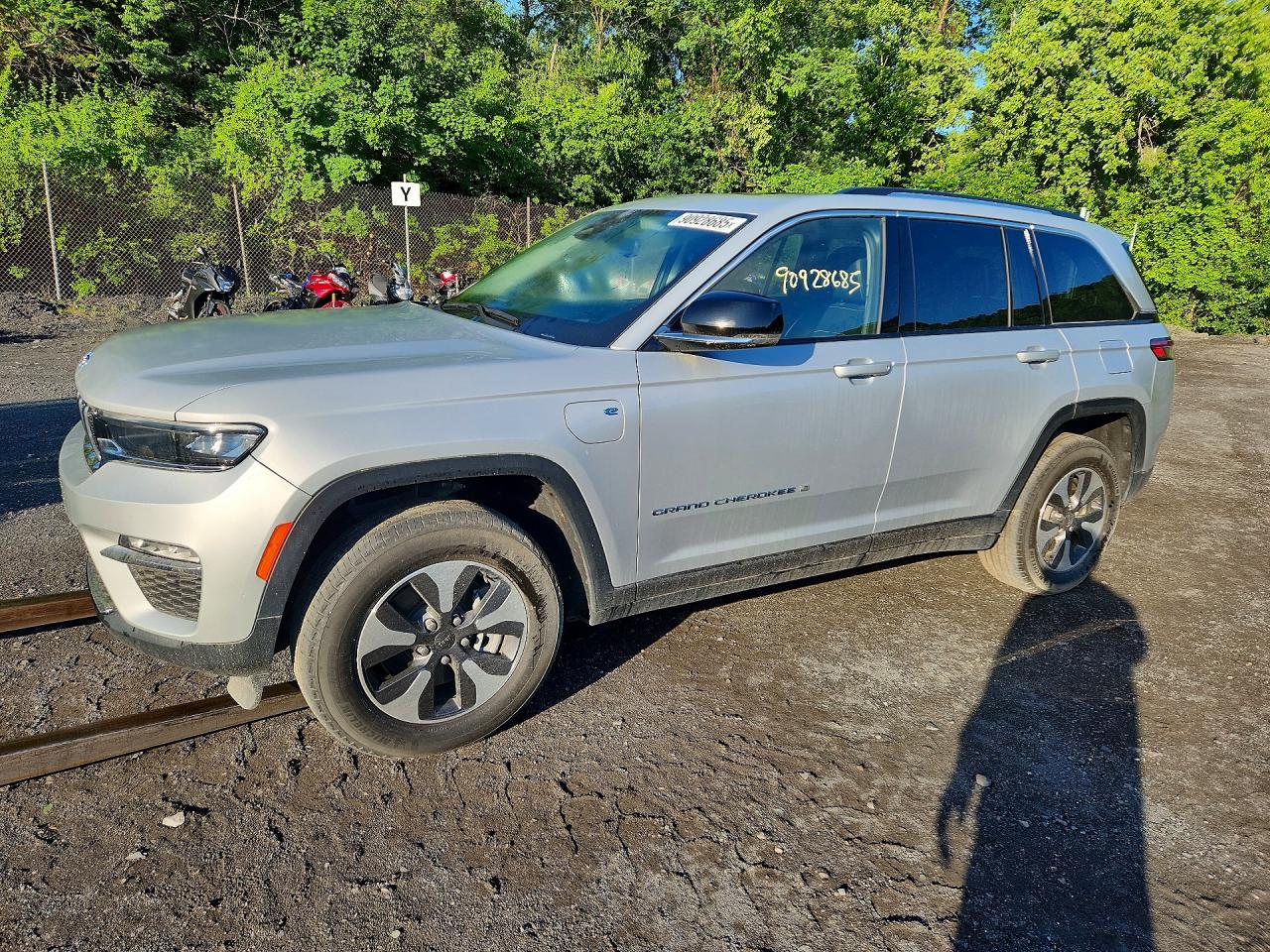 Salvage Jeep Grand Cherokee Image