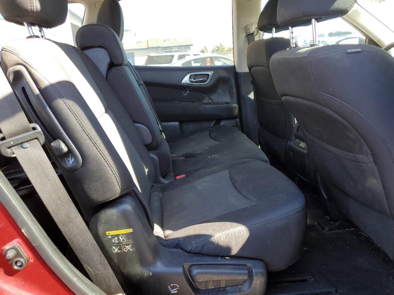 Nissan Pathfinder S