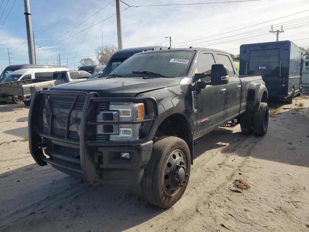 Salvage Ford F-350 Image