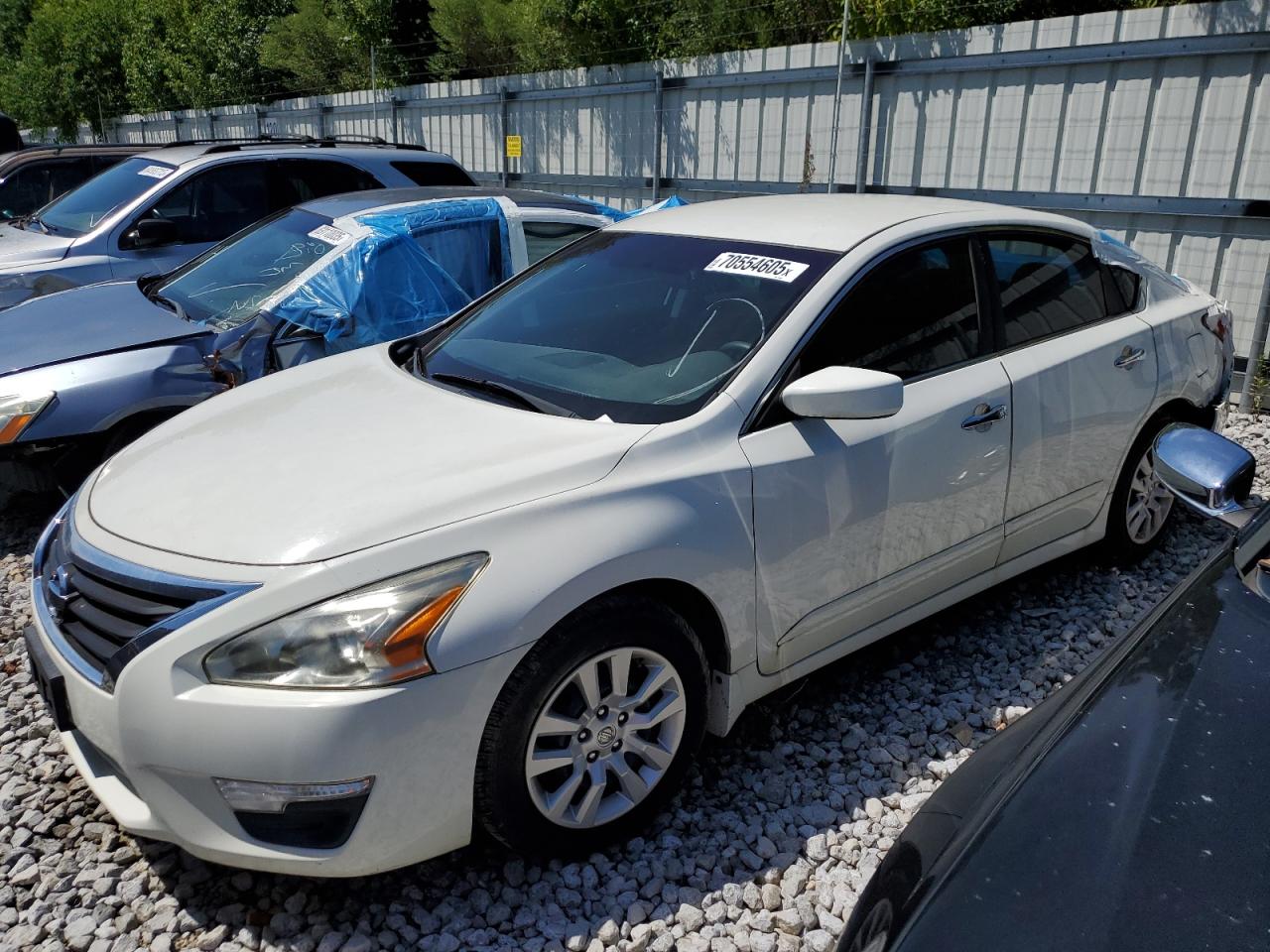 Salvage Nissan Altima Image