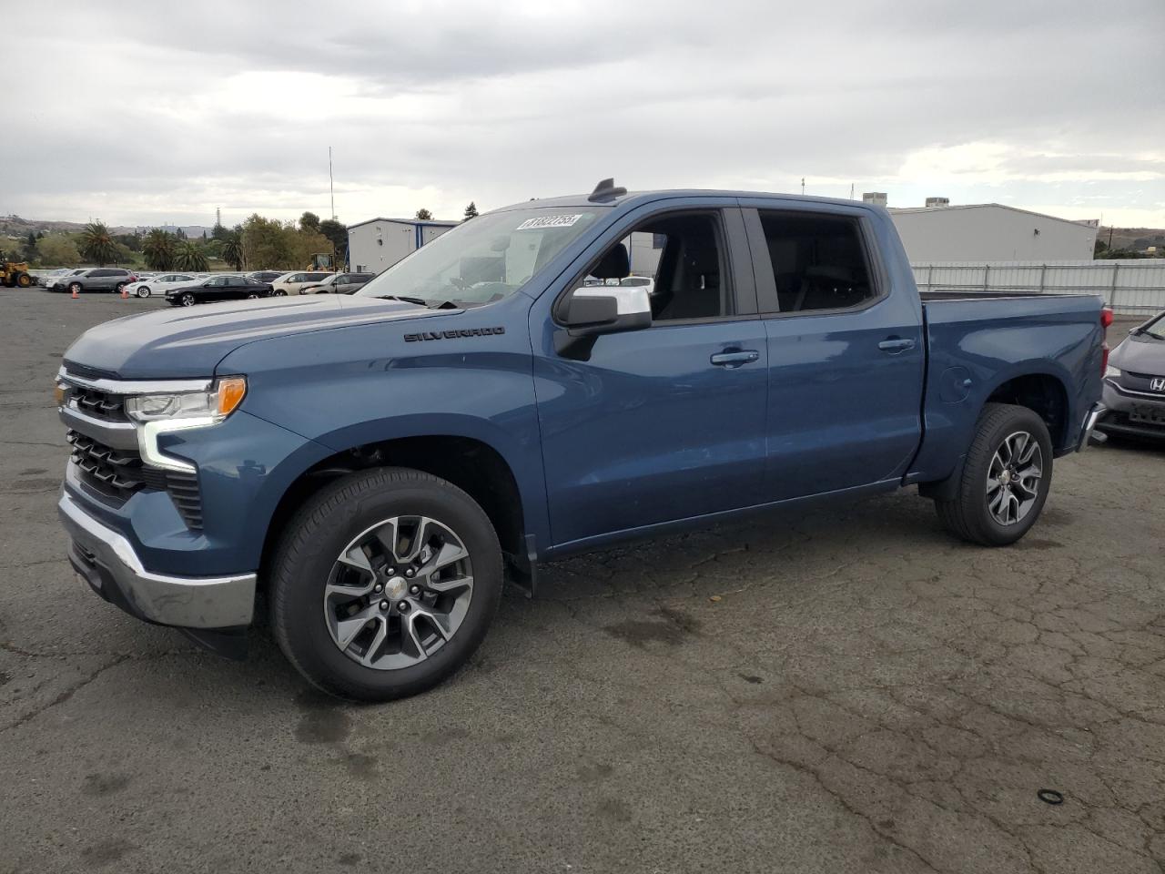 Salvage Chevrolet Silverado Image