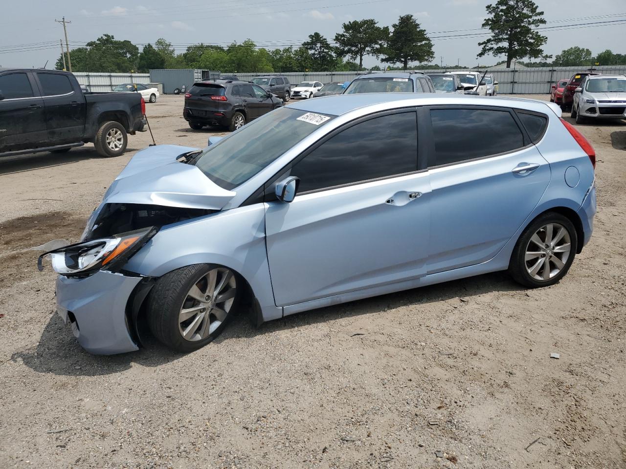 Salvage Hyundai ACCENT Image