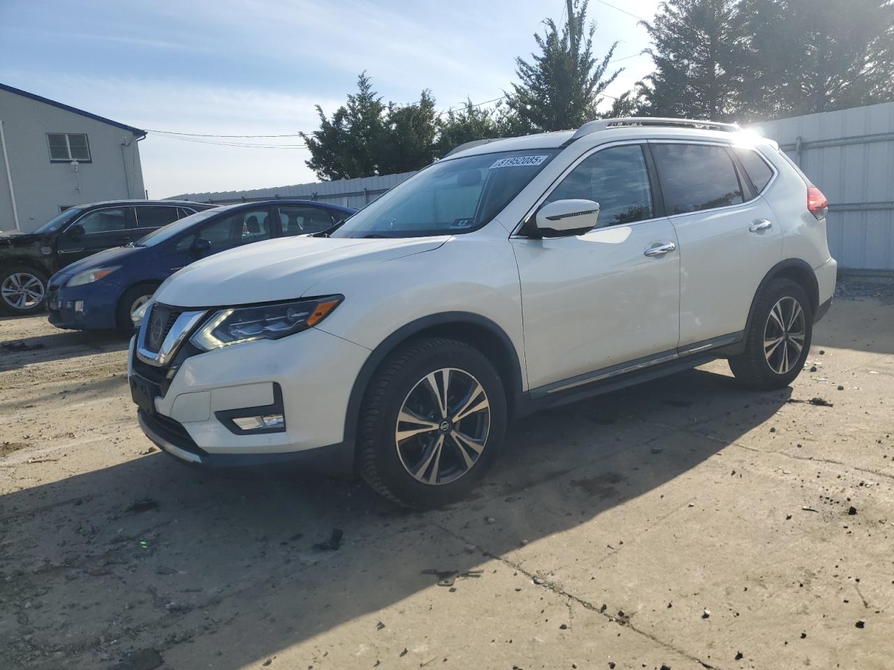 Salvage Nissan Rogue Image
