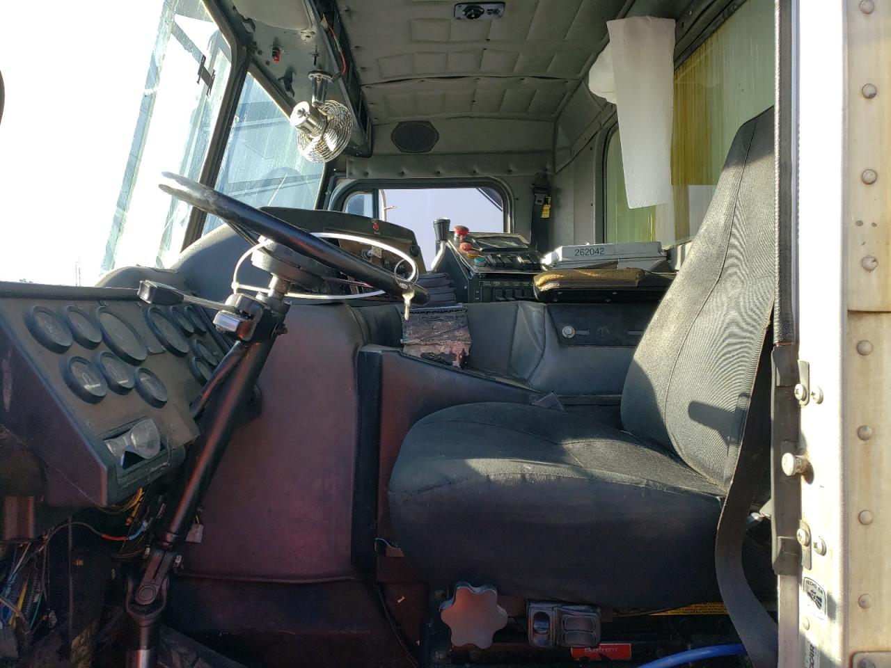 Peterbilt Tractor 320