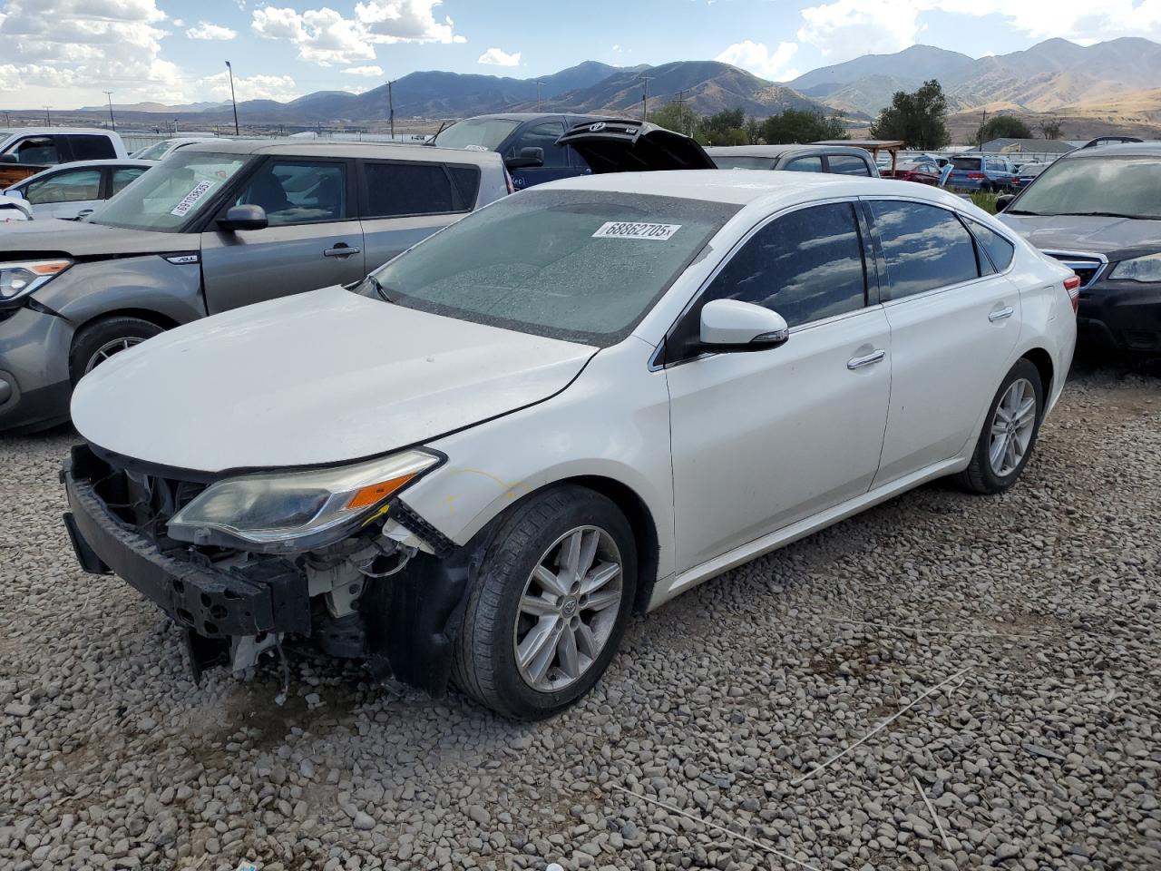 Salvage Toyota Avalon Image