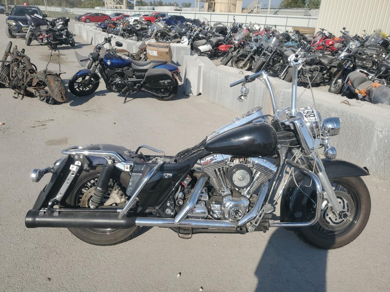 Salvage Harley-Davidson Fl Image