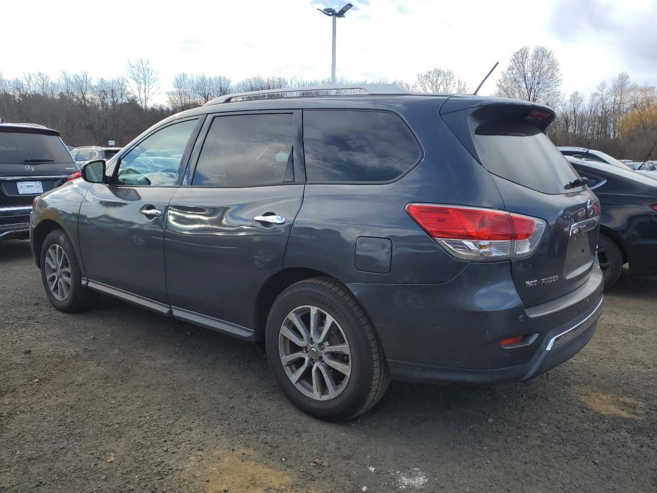 Nissan Pathfinder S