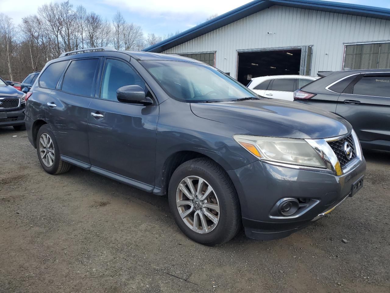 Nissan Pathfinder S