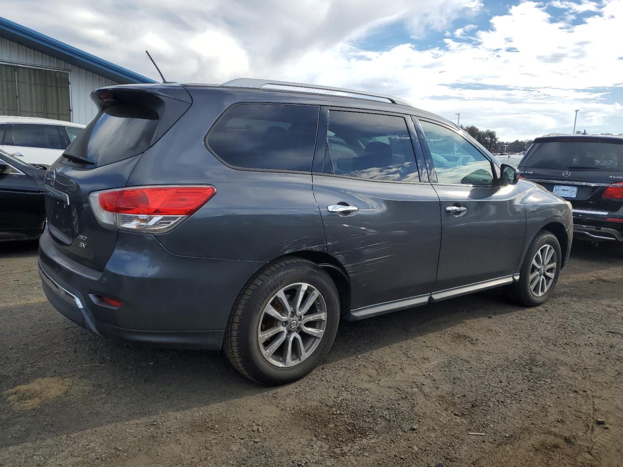 Nissan Pathfinder S