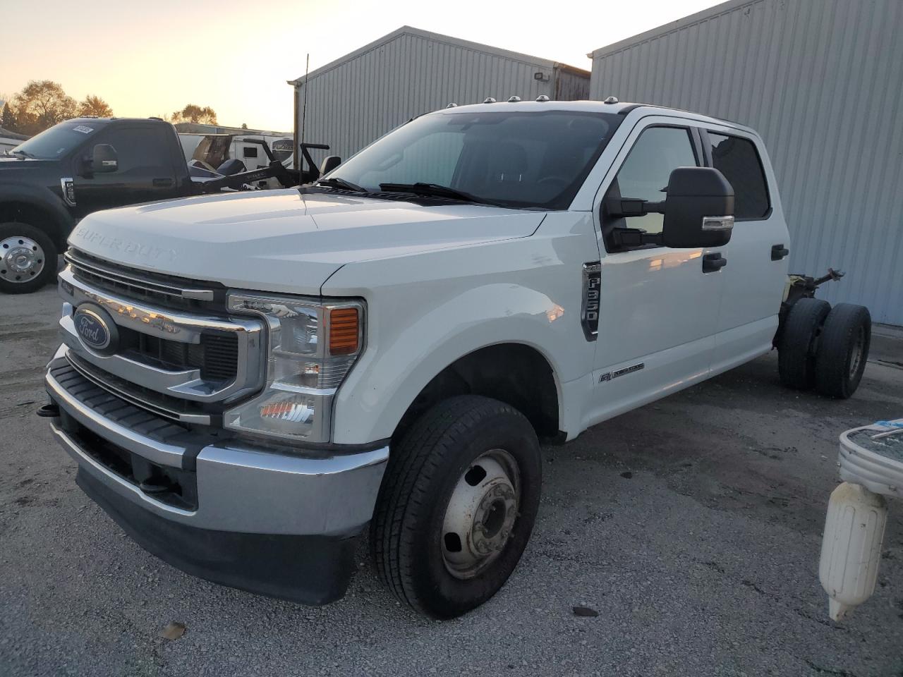 Salvage Ford F-350 Image