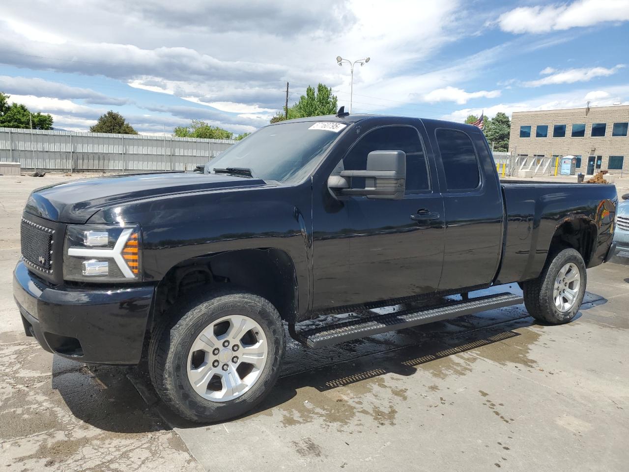 Salvage Chevrolet Silverado Image