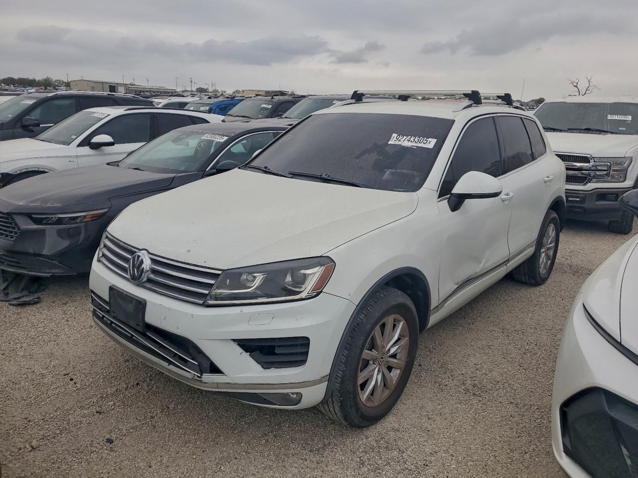 Salvage Volkswagen Touareg Image