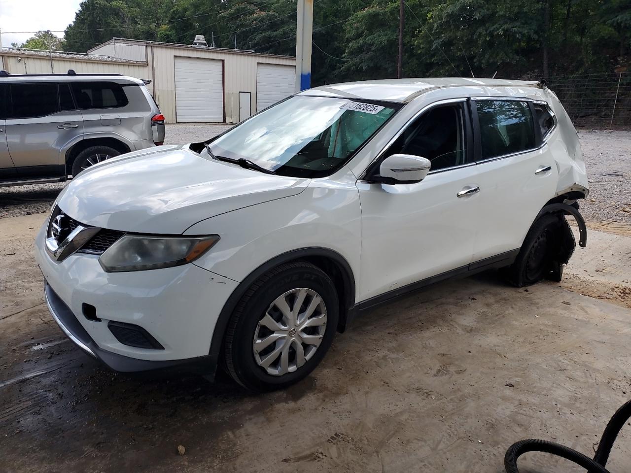 Salvage Nissan Rogue Image