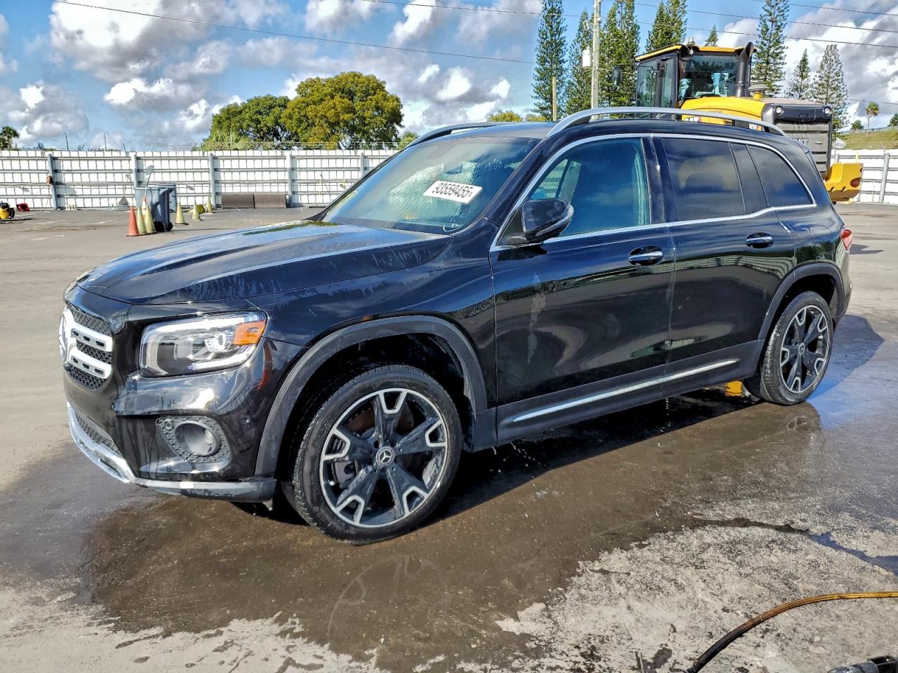 Salvage Mercedes-Benz GLB Image