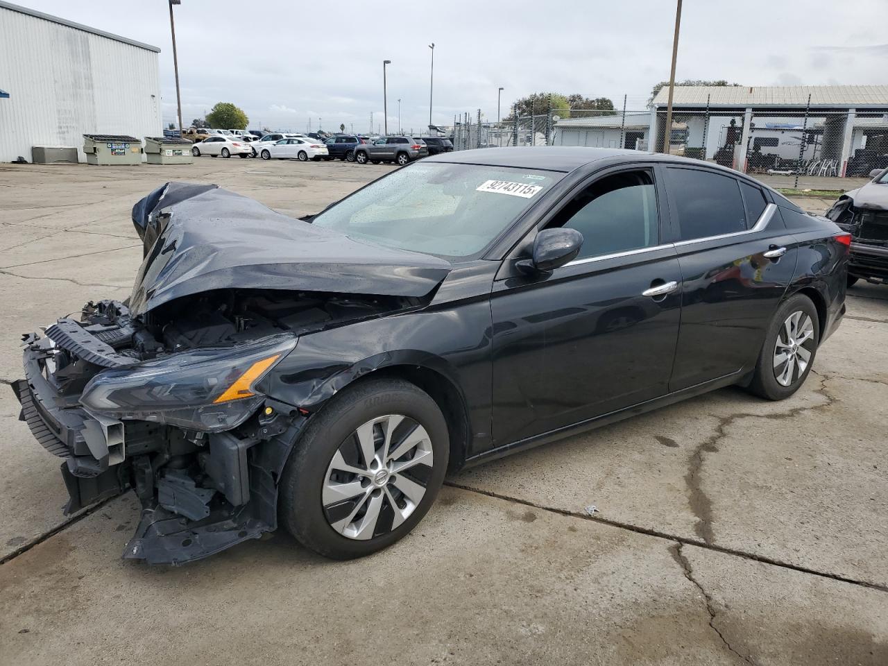 Salvage Nissan Altima Image