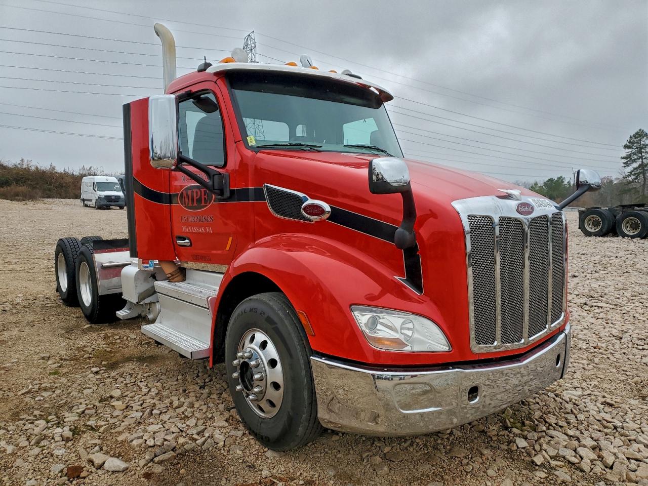 Salvage Peterbilt Tractor 579 Image