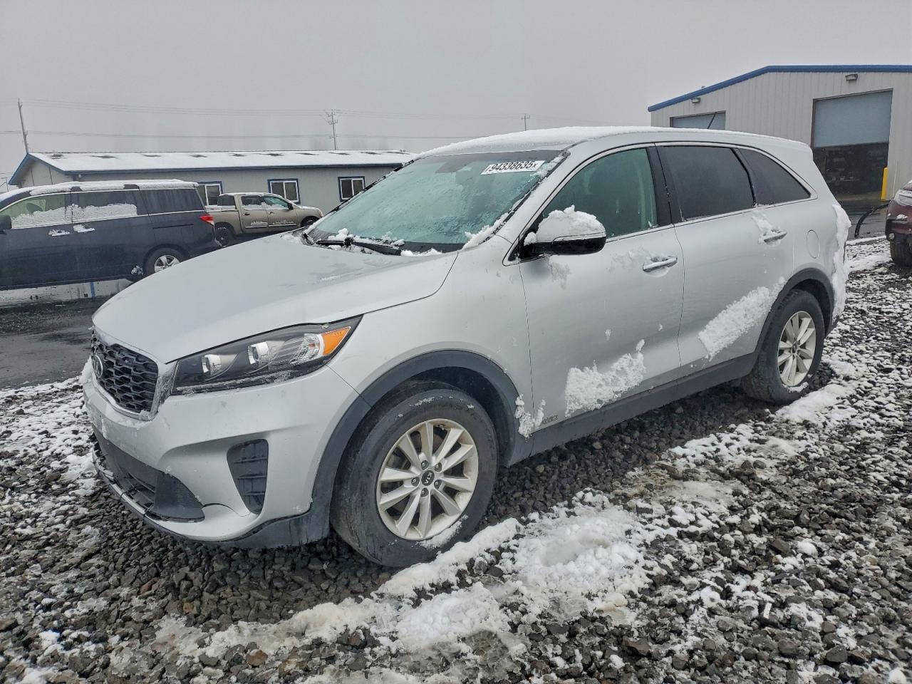 Salvage Kia Sorento Image