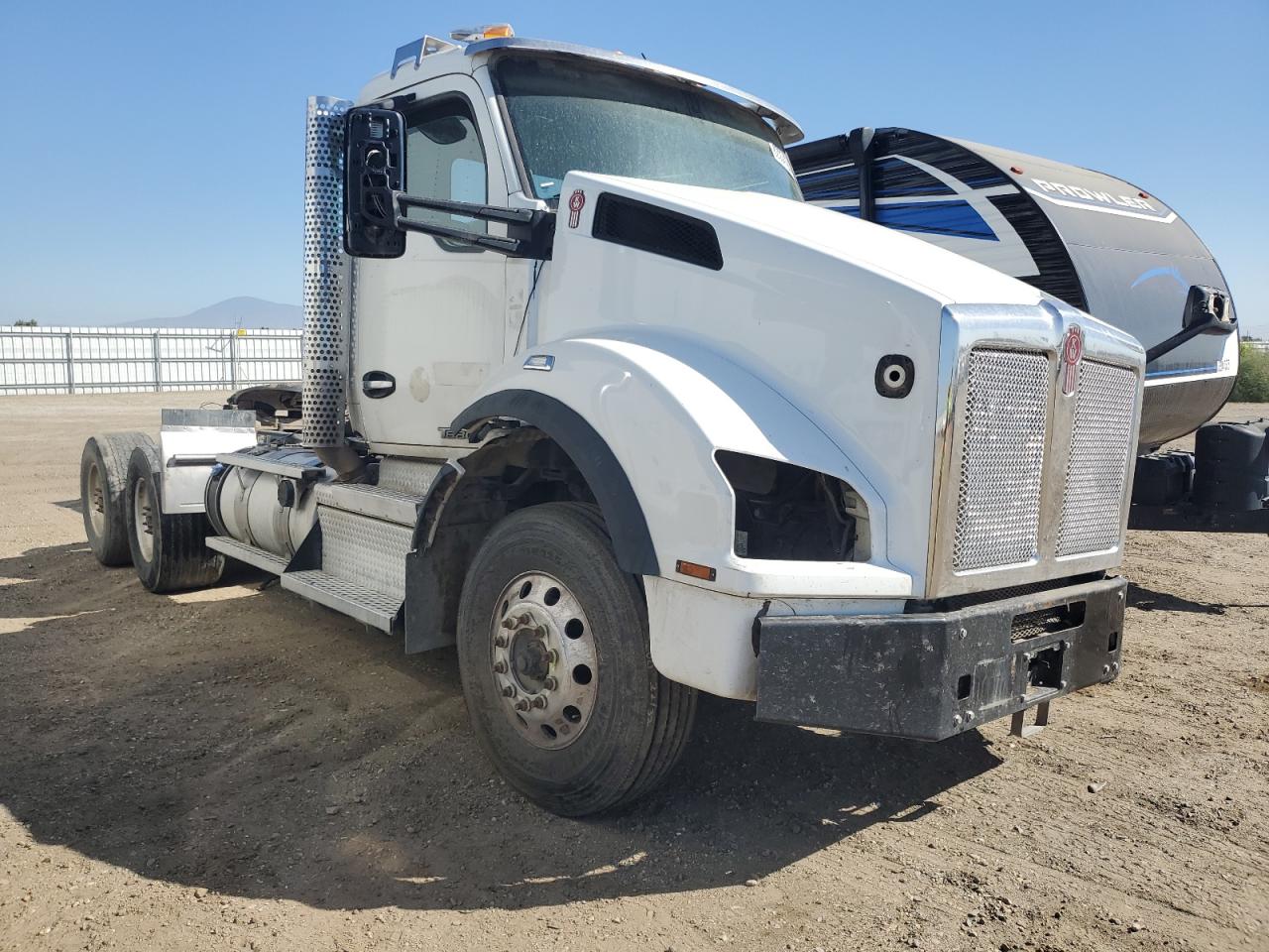Salvage Kenworth T880 Image