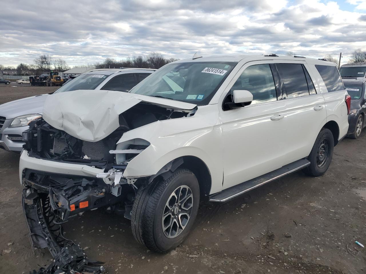Salvage Ford Expedition Image