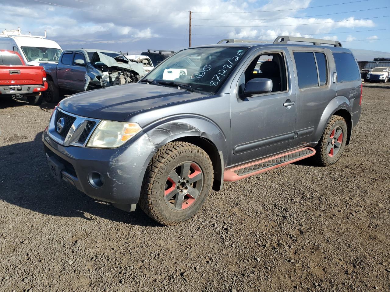 Salvage Nissan Pathfinder Image