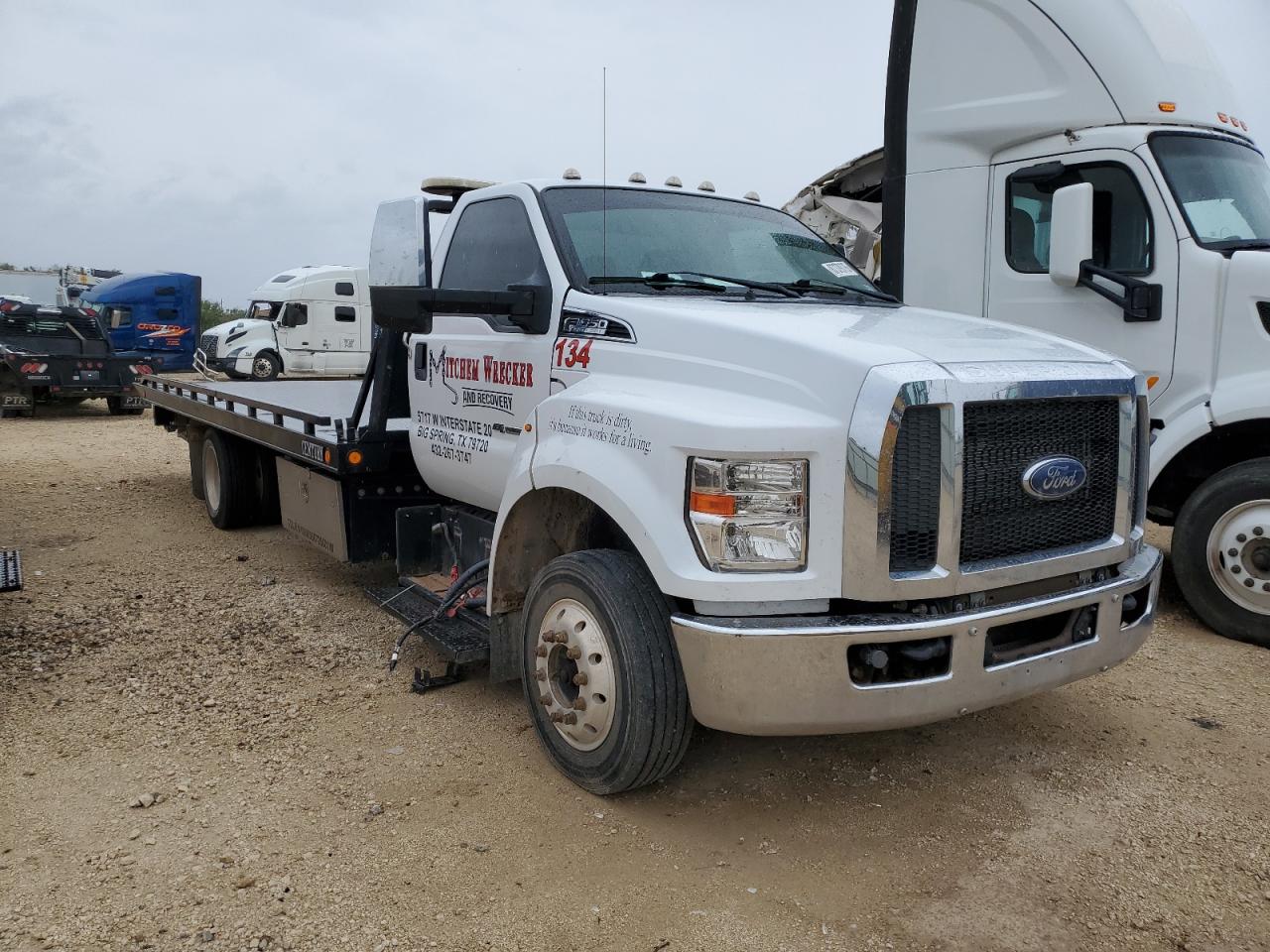 Salvage Ford F-650 Image