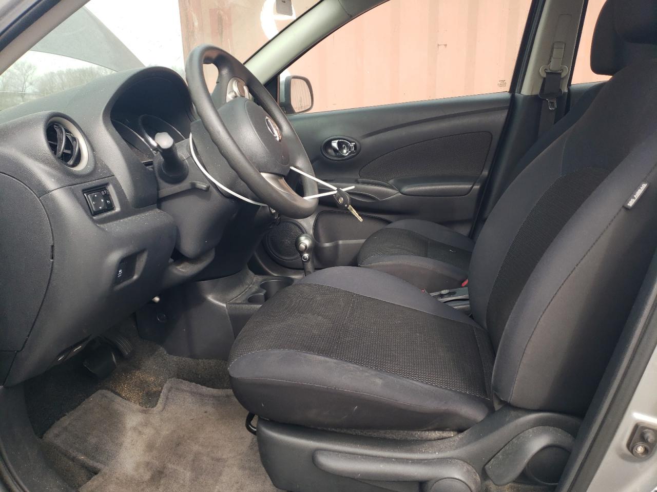 Nissan Versa S