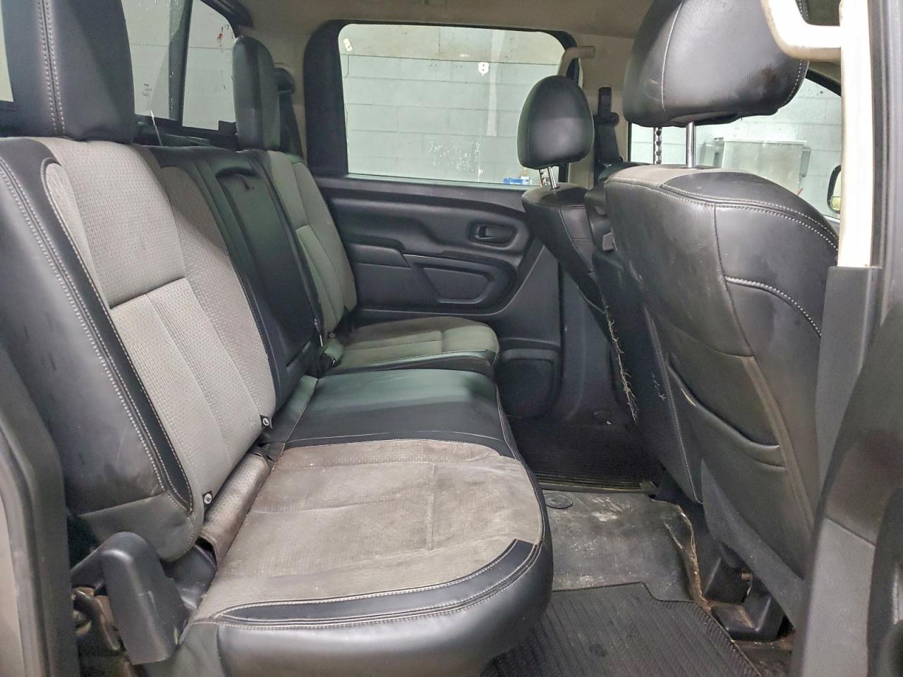 Nissan Titan S