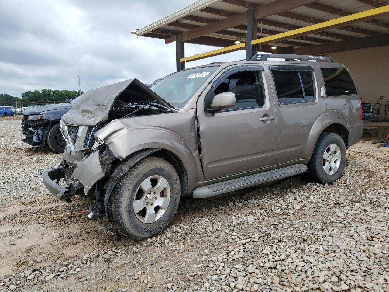 Salvage Nissan Pathfinder Image