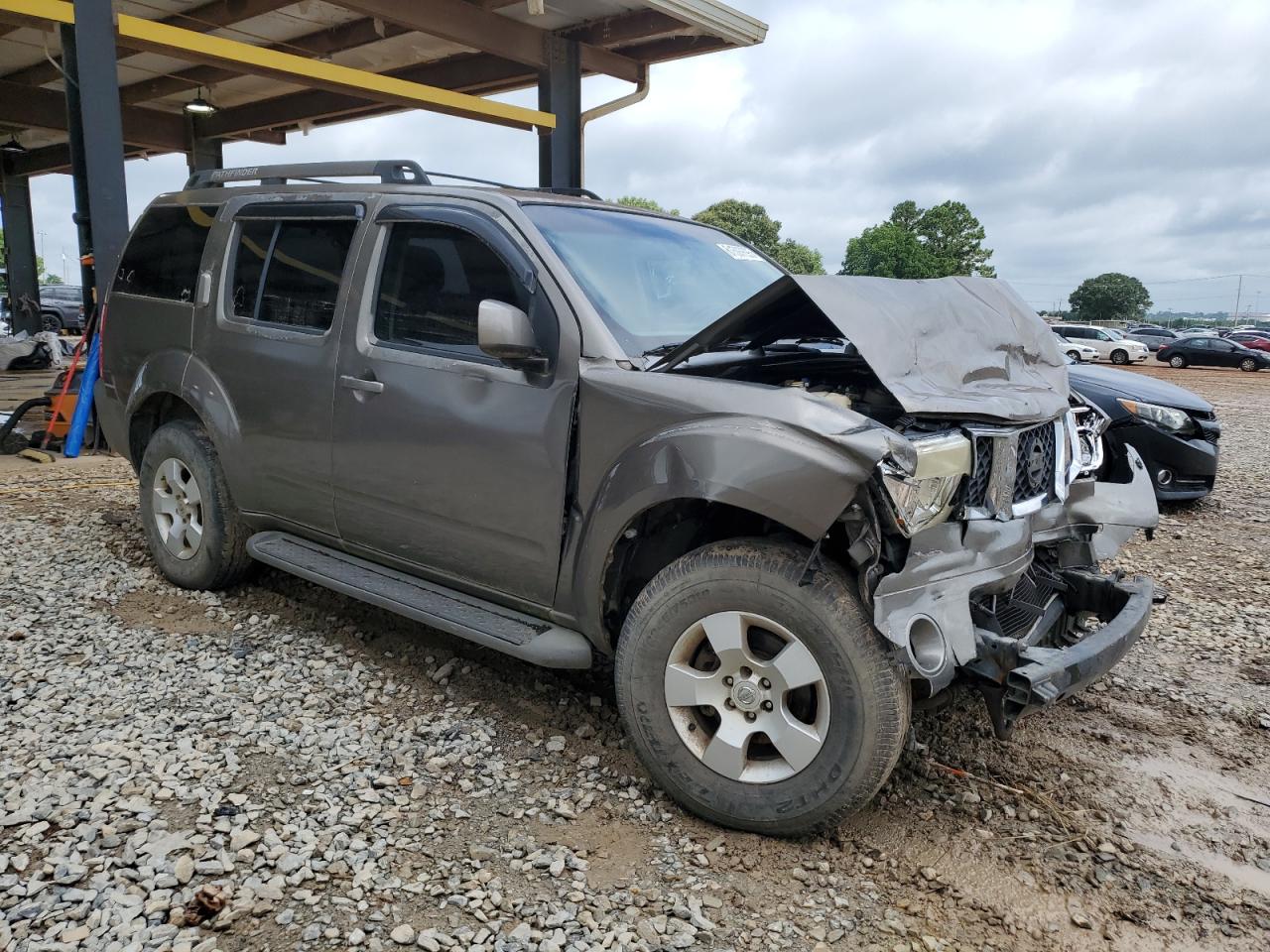 Nissan Pathfinder Le