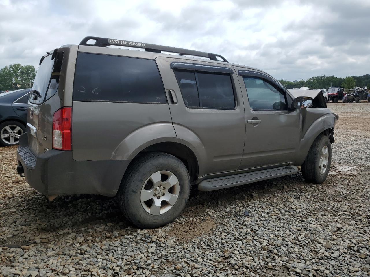 Nissan Pathfinder Le