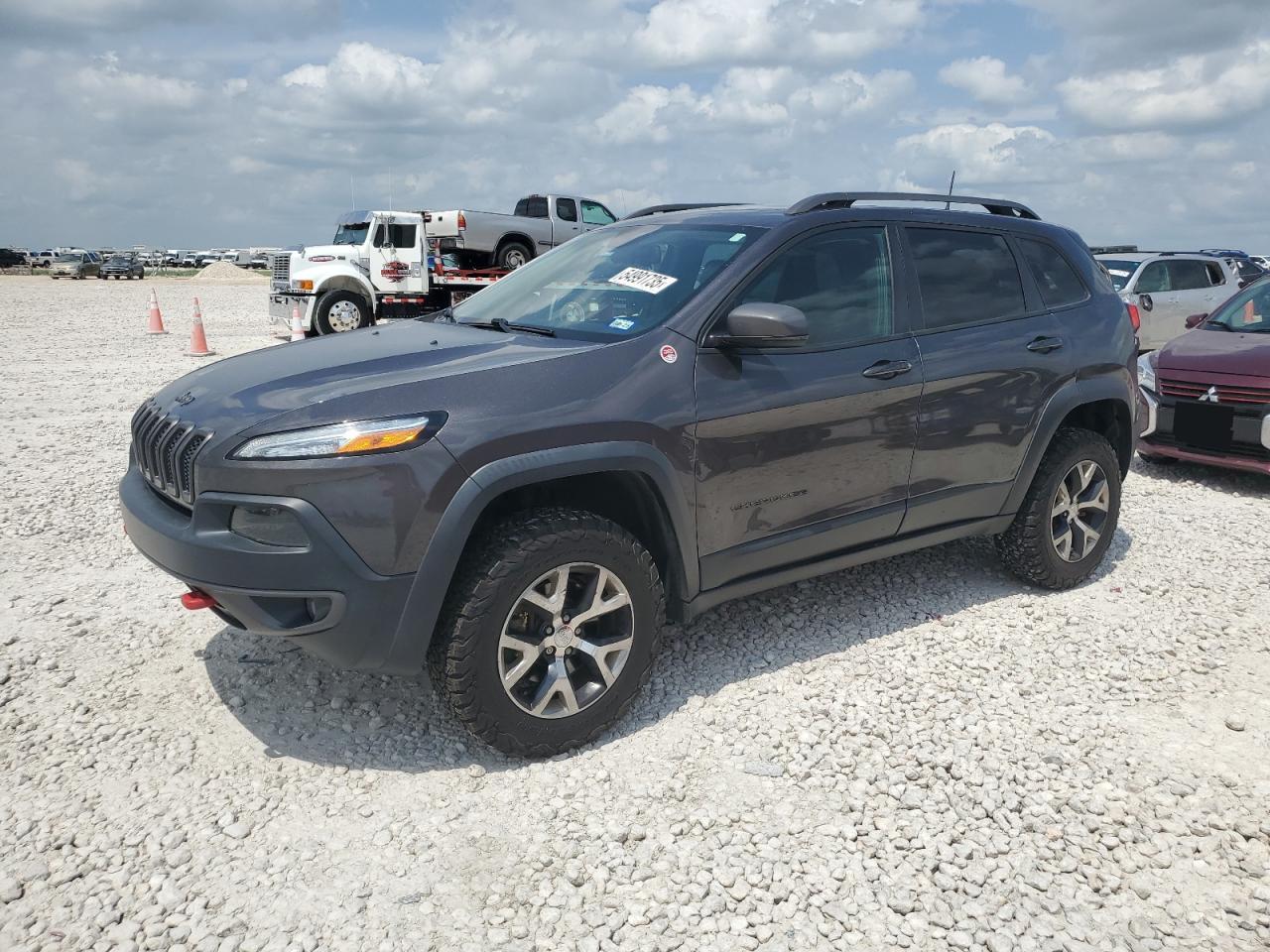 Salvage Jeep Cherokee Image
