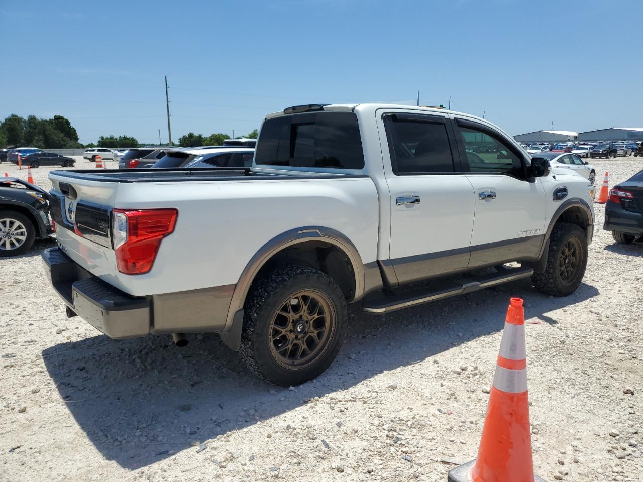 Nissan Titan Sv
