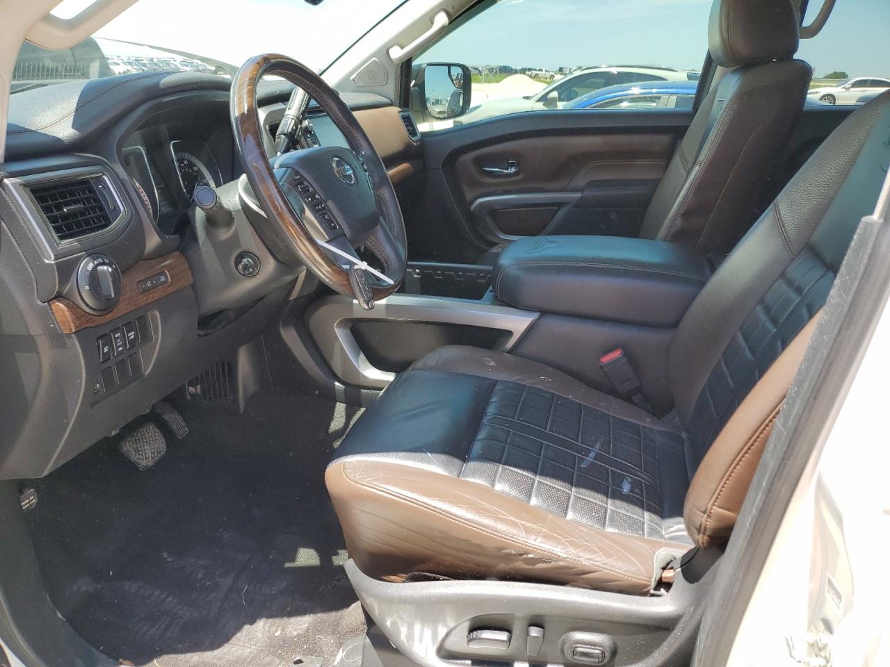 Nissan Titan Sv