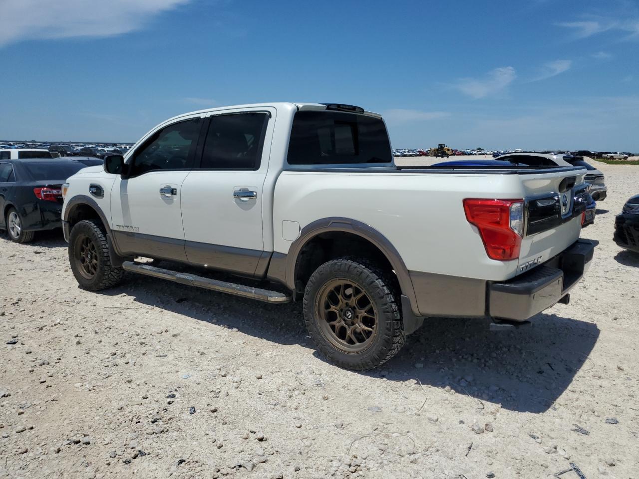 Nissan Titan Sv