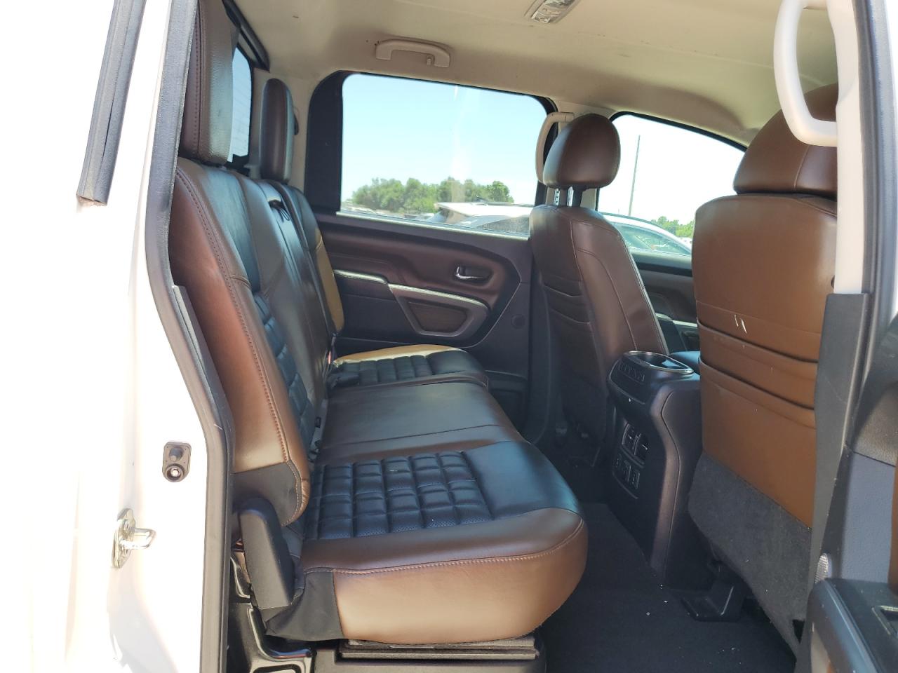 Nissan Titan Sv