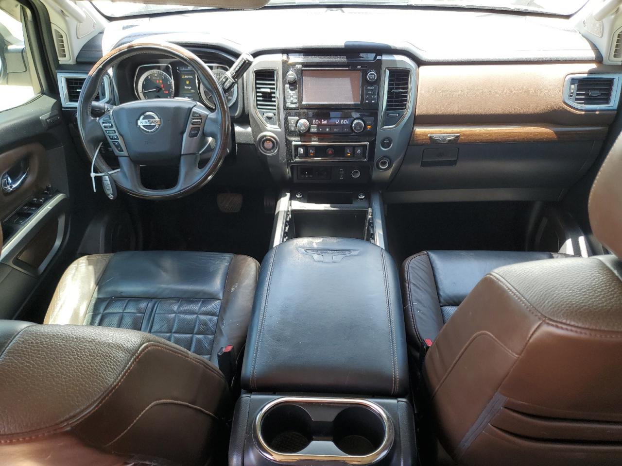 Nissan Titan Sv