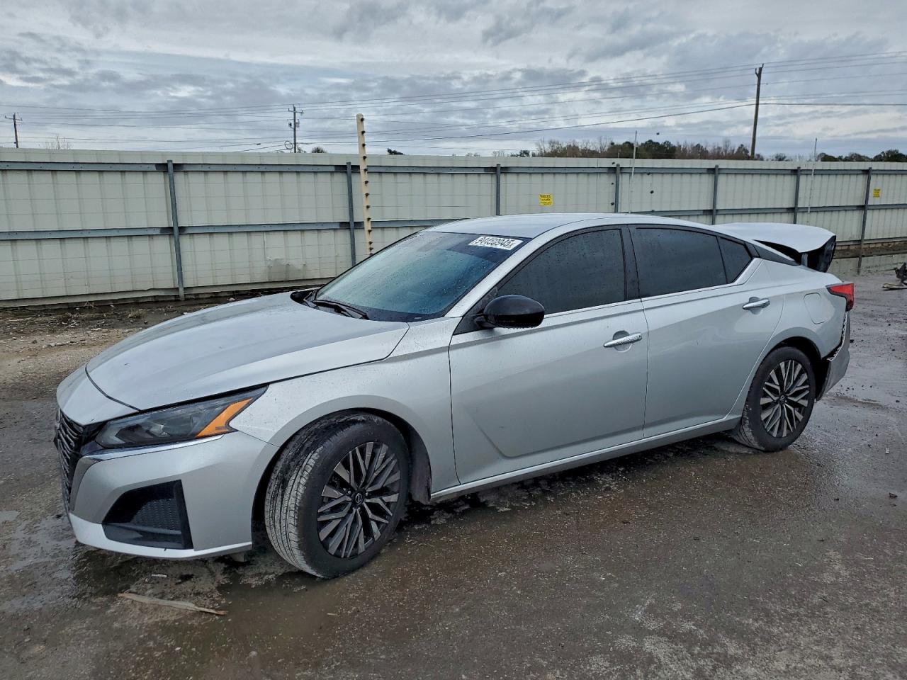 Salvage Nissan Altima Image