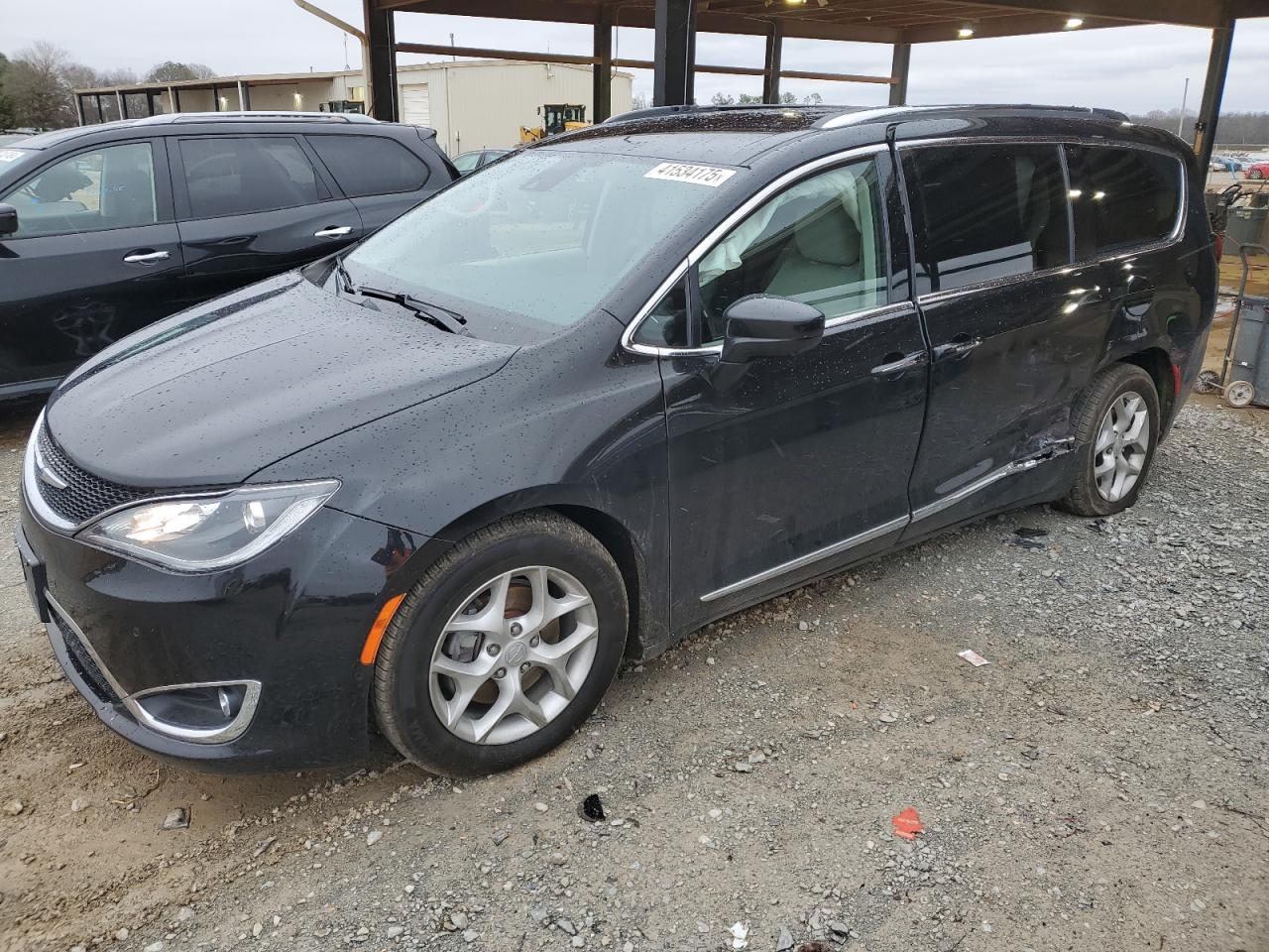 Salvage Chrysler Pacifica Image