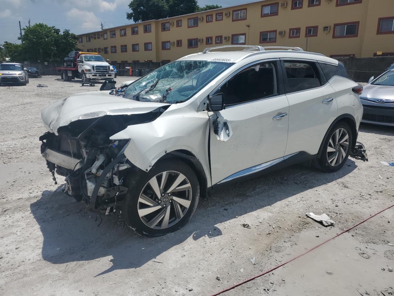 Salvage Nissan Murano Image