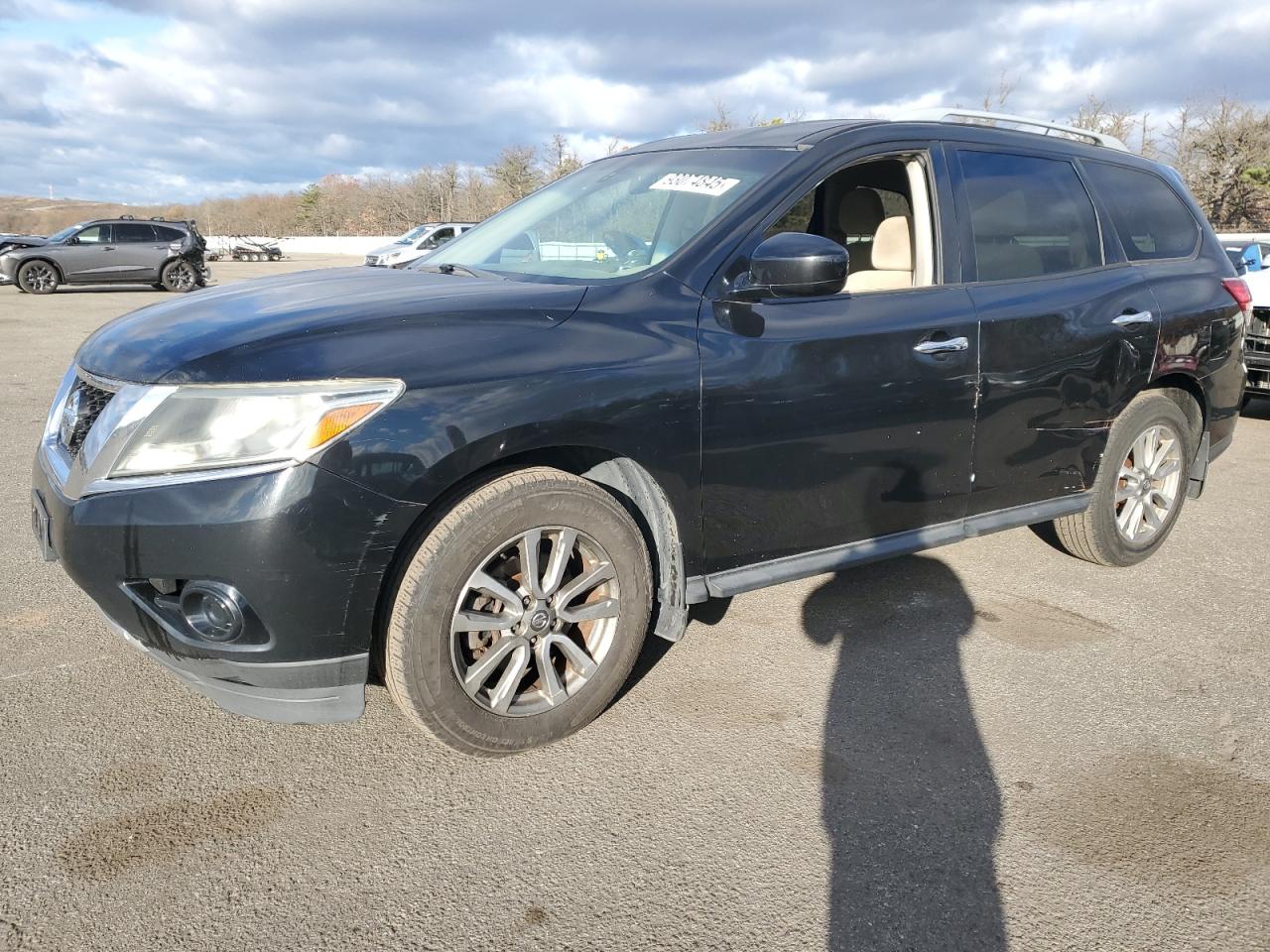 Salvage Nissan Pathfinder Image