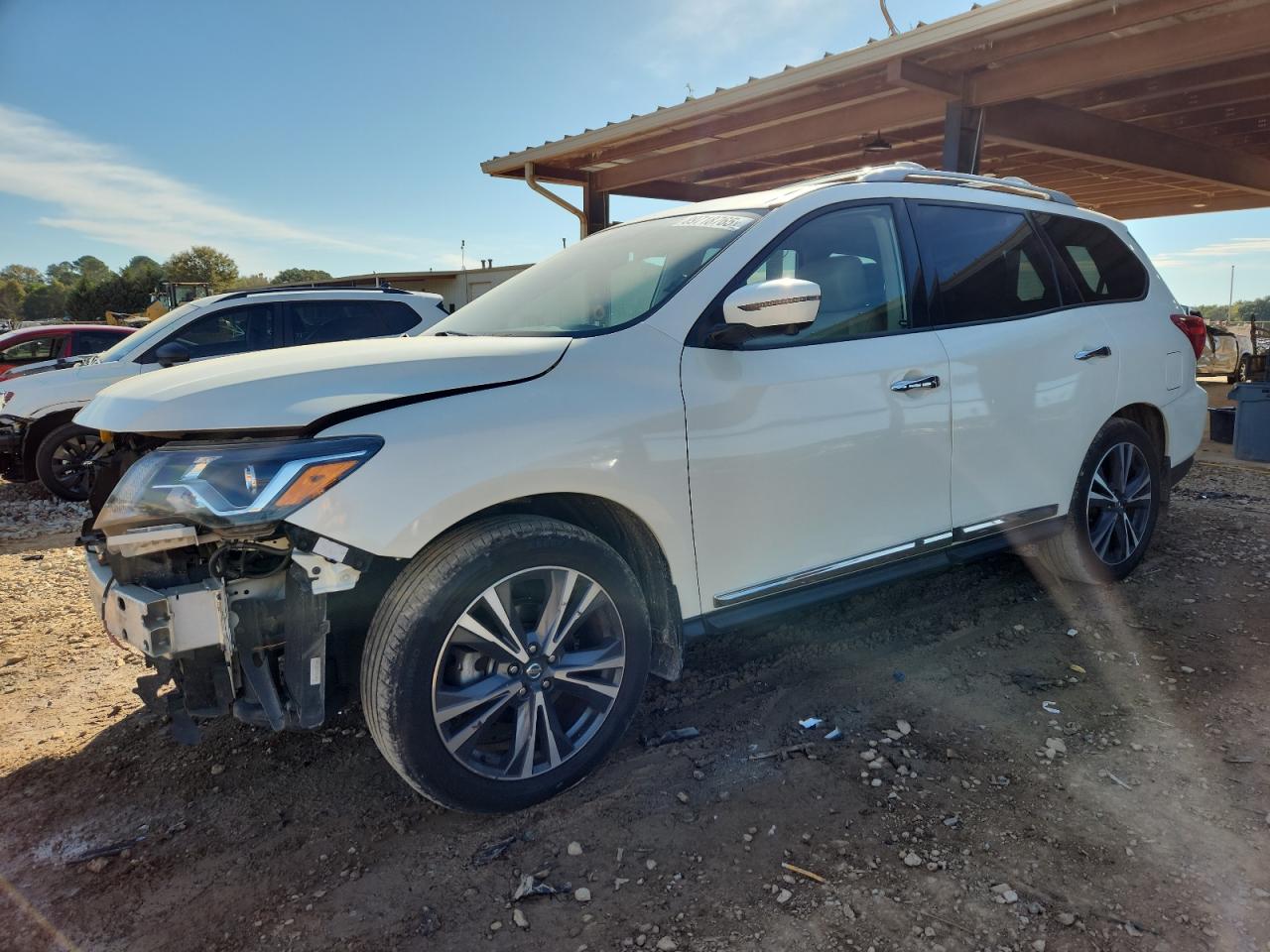Salvage Nissan Pathfinder Image