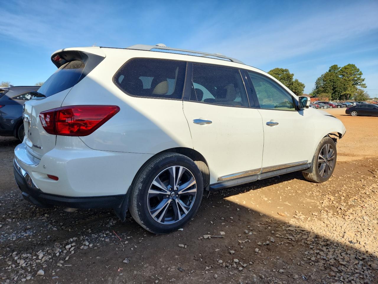 Nissan Pathfinder S