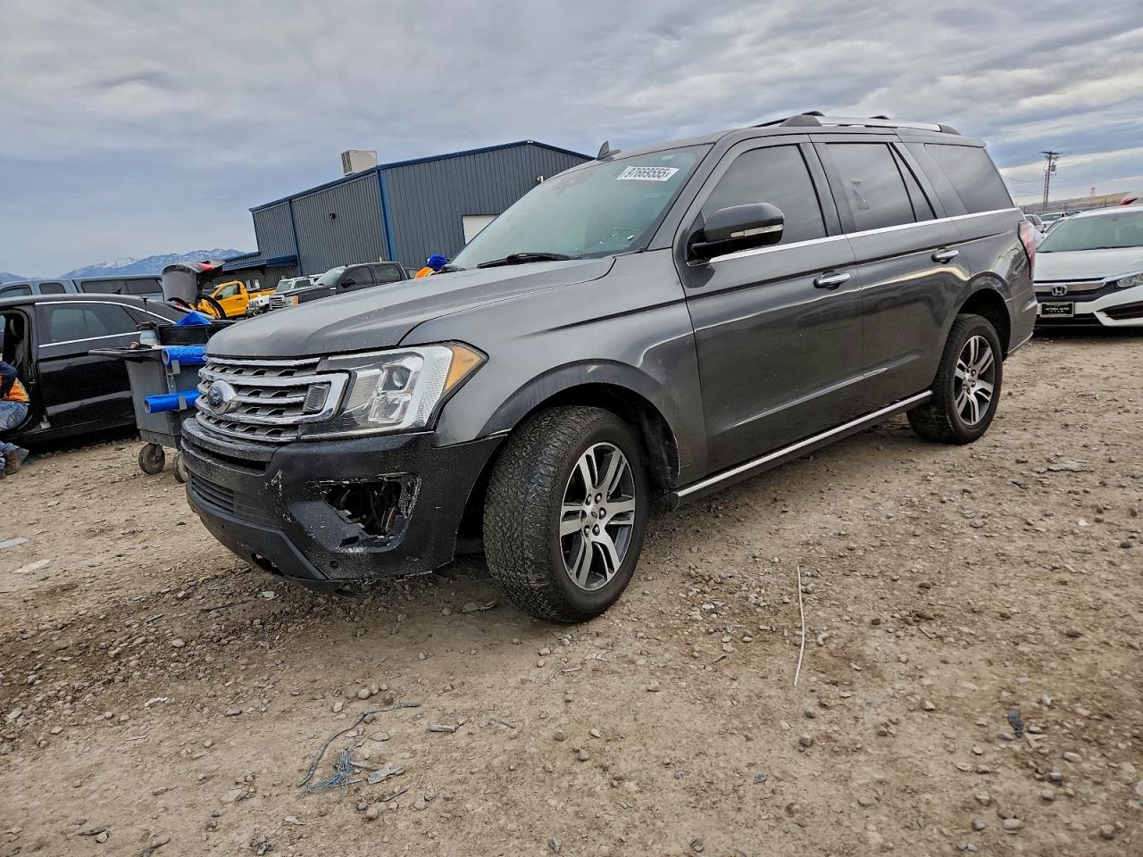 Salvage Ford Expedition Image
