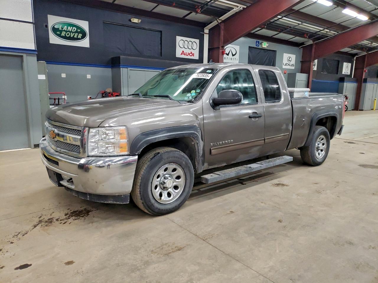 Salvage Chevrolet Silverado Image